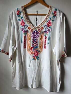 NWT AK RAYON BOHO EMBROIDERED V NECK TOP SIZE MEDIUM/ LARGE